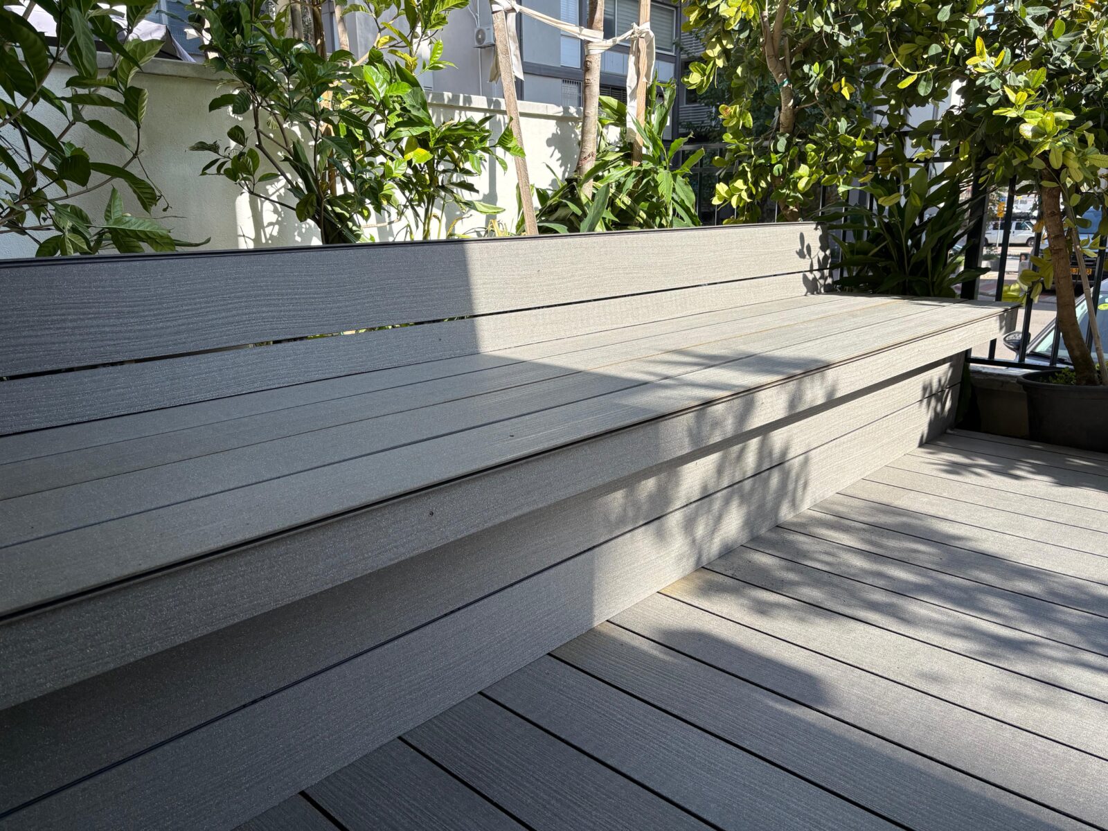 דק גליישר של torroTIMBER - שילוב של עיצוב טבעי, חדשנות גרמנית והתאמה מושלמת למרחבי חוץ בישראל